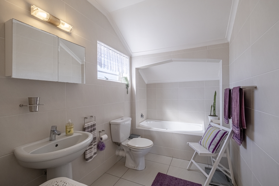 4 Bedroom Property for Sale in Summerstrand Eastern Cape